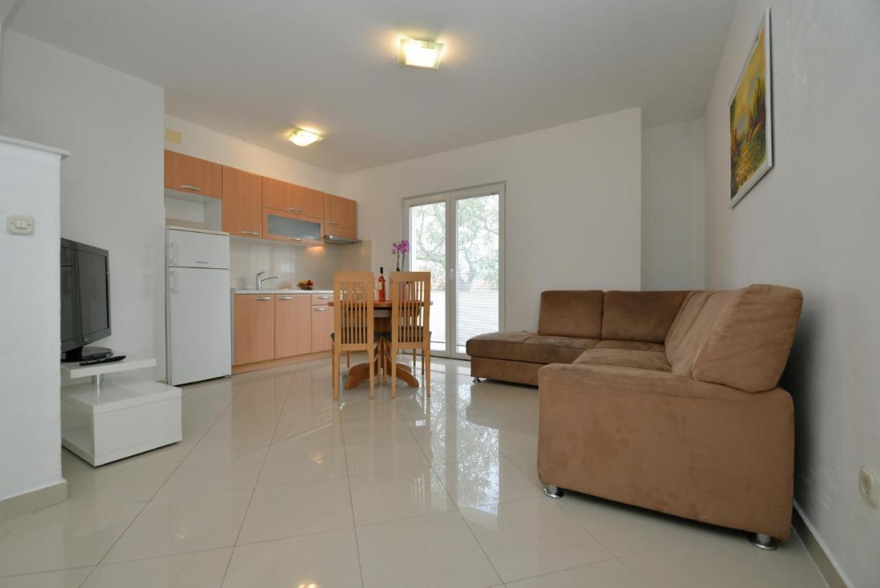 Apartmani Vedrana, Murter Luaran gambar