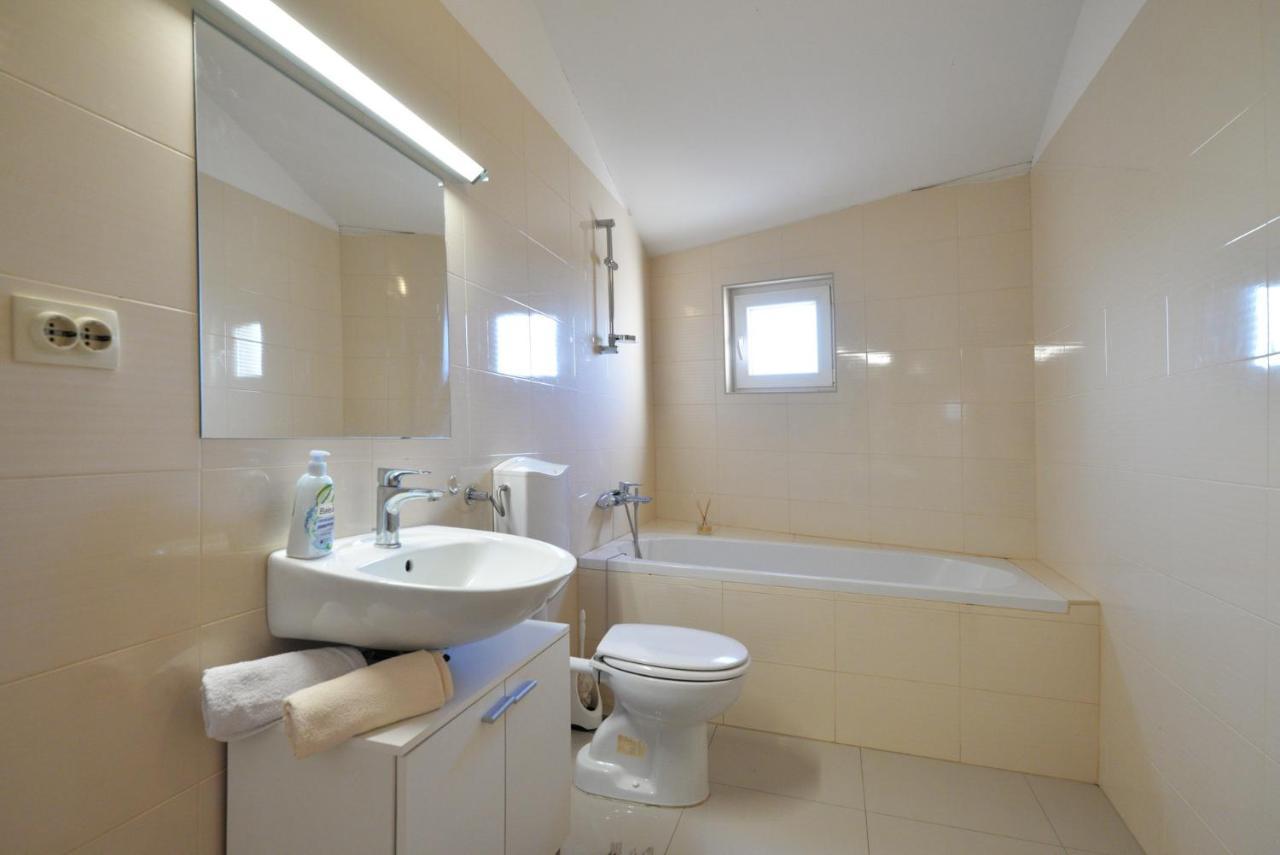 Apartmani Vedrana, Murter Luaran gambar