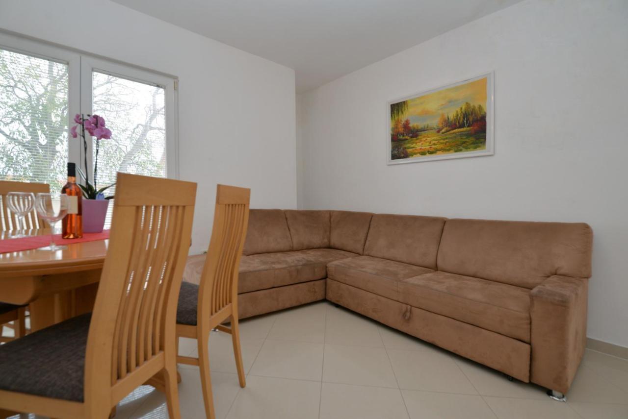 Apartmani Vedrana, Murter Luaran gambar