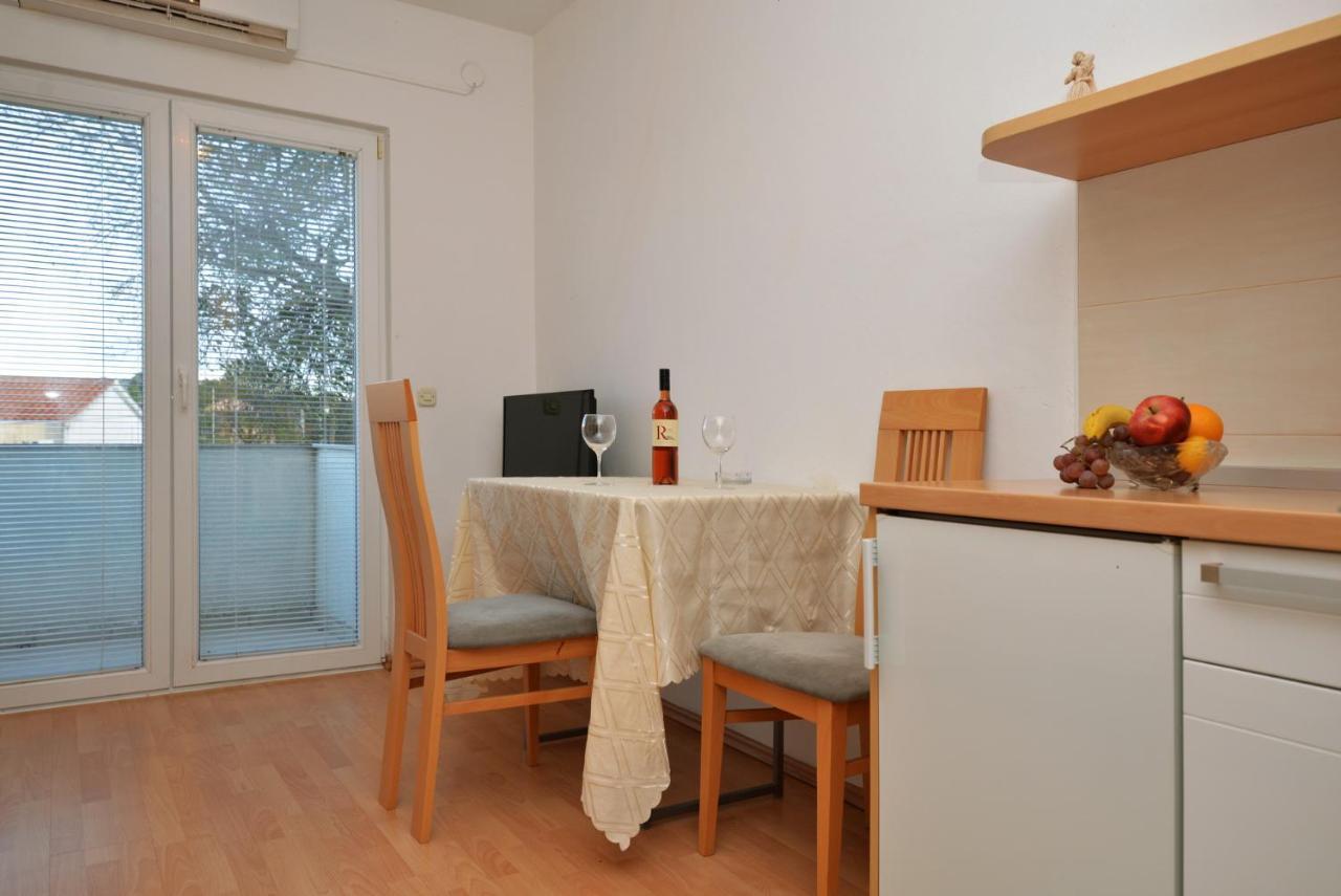 Apartmani Vedrana, Murter Luaran gambar
