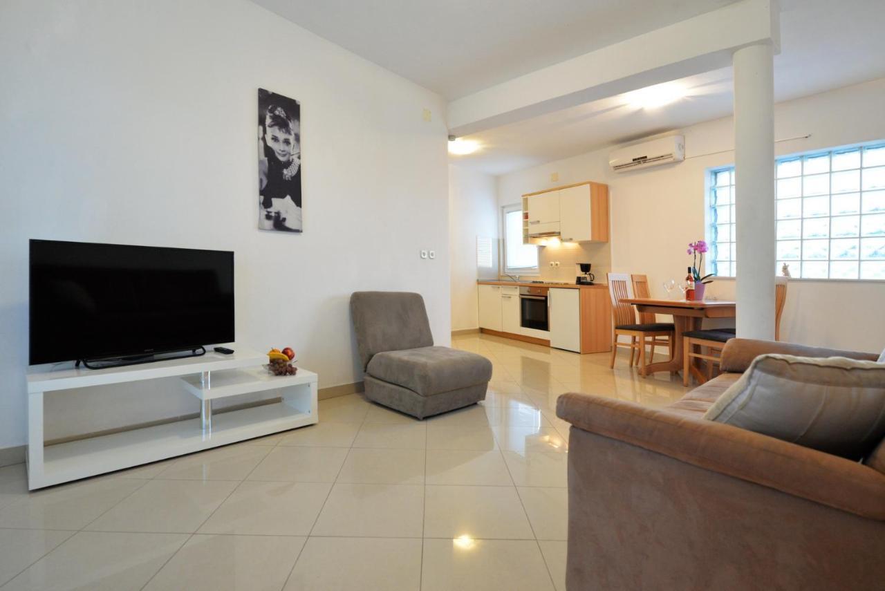 Apartmani Vedrana, Murter Luaran gambar