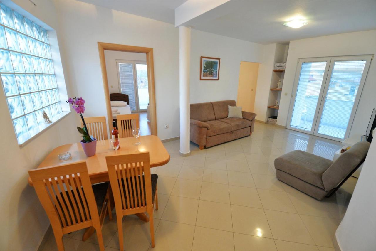 Apartmani Vedrana, Murter Luaran gambar