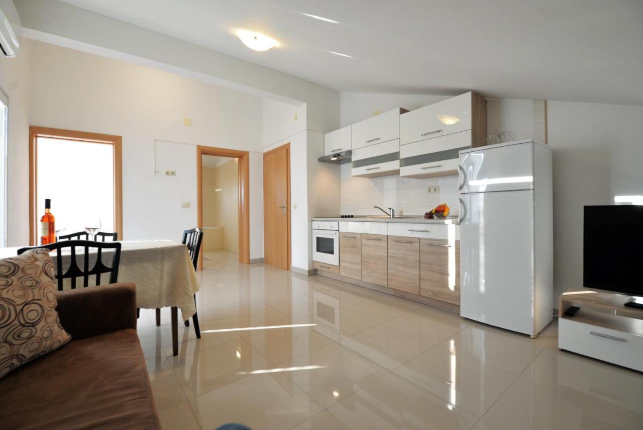 Apartmani Vedrana, Murter Luaran gambar