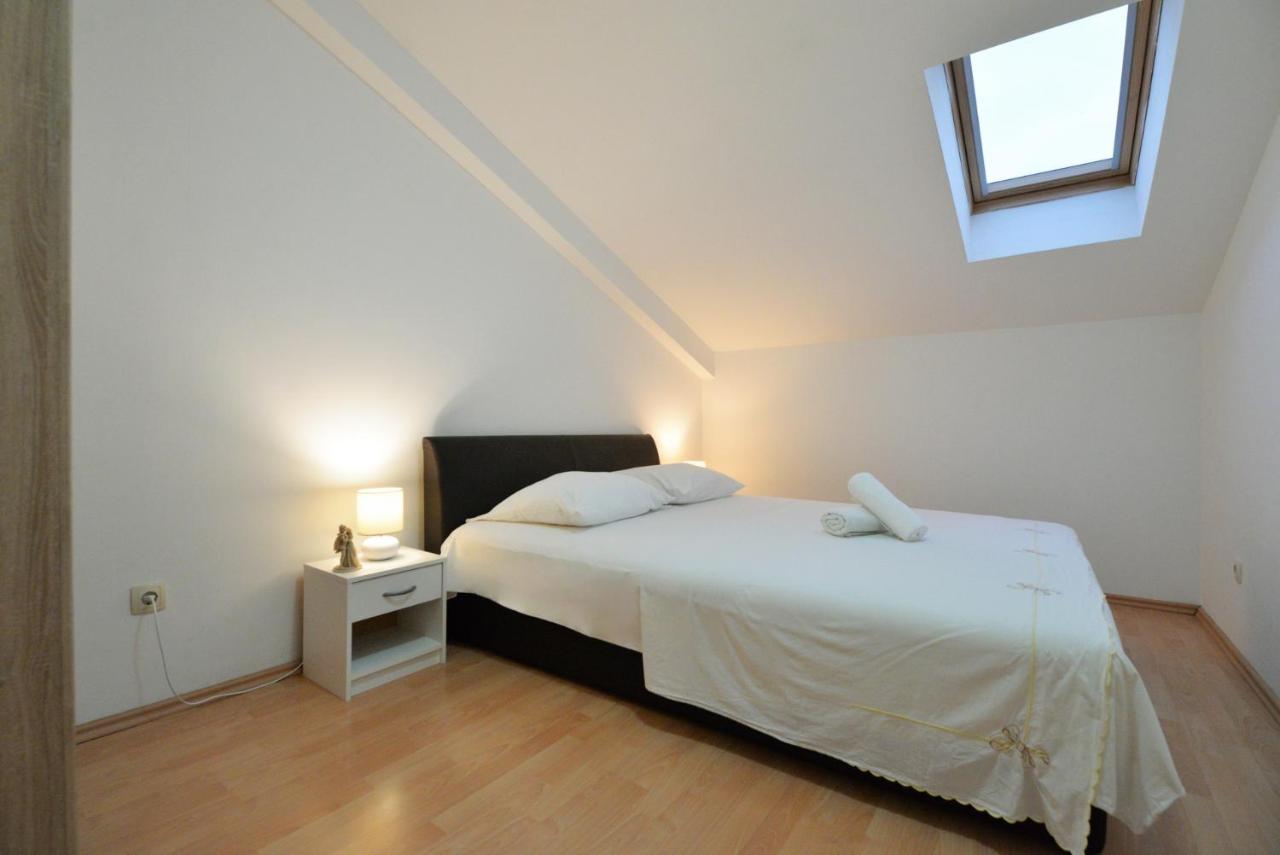 Apartmani Vedrana, Murter Luaran gambar