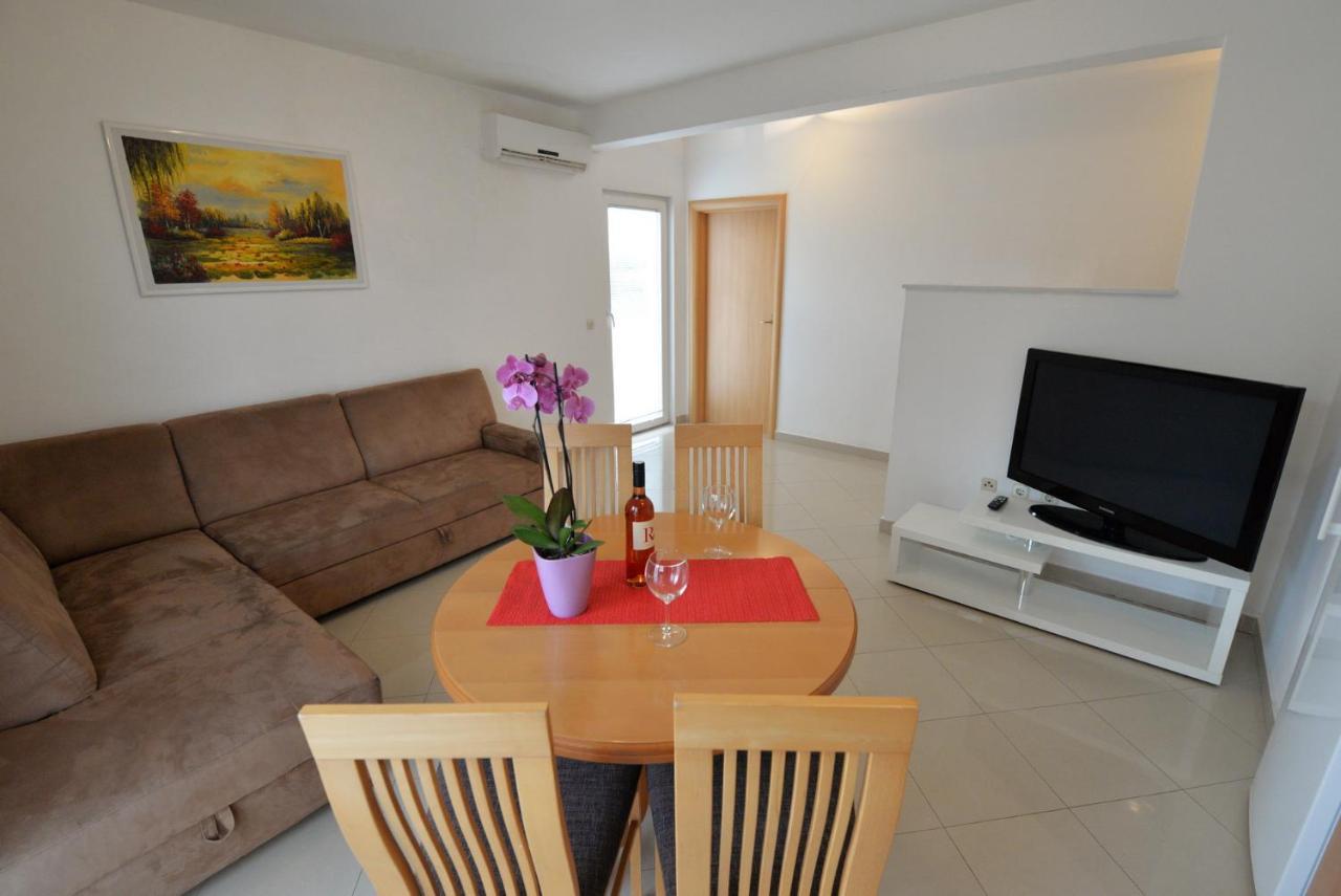 Apartmani Vedrana, Murter Luaran gambar