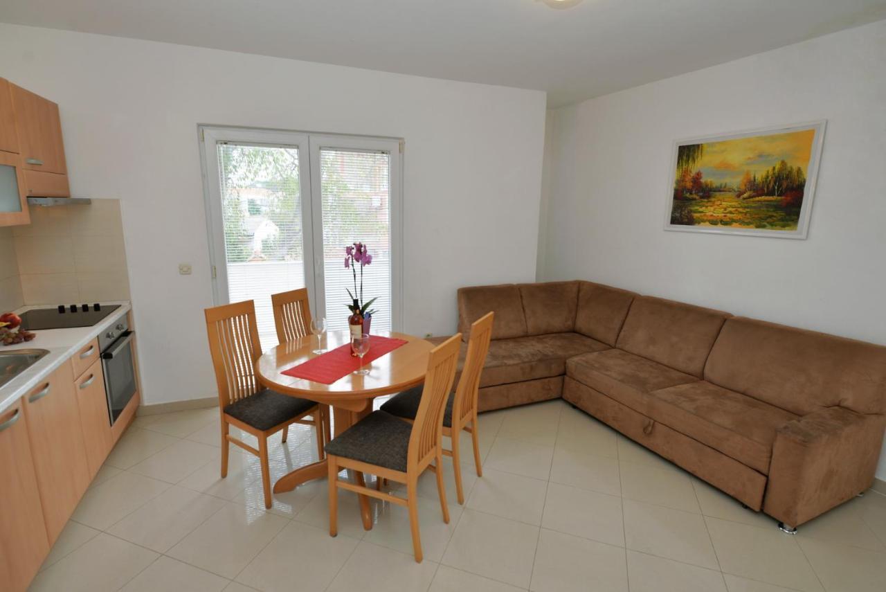 Apartmani Vedrana, Murter Luaran gambar