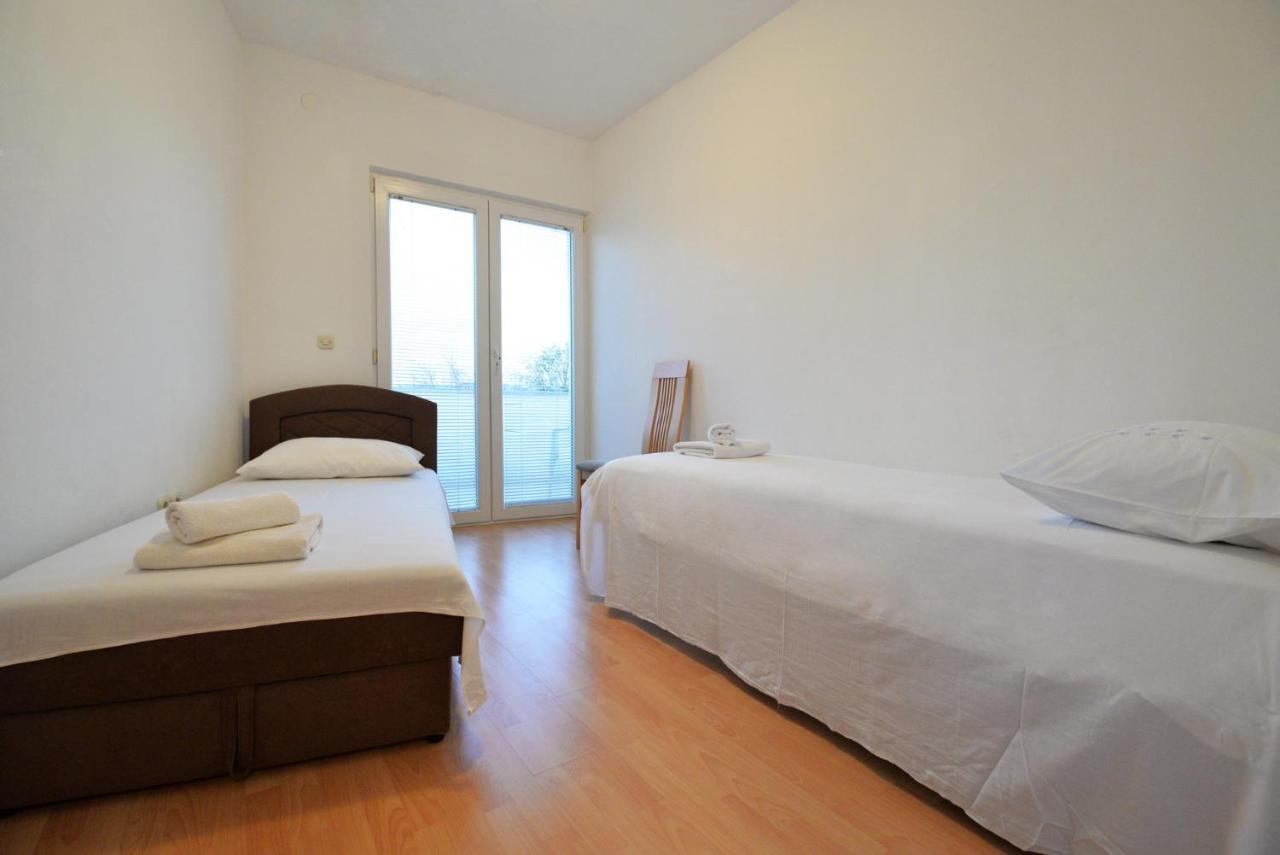 Apartmani Vedrana, Murter Luaran gambar