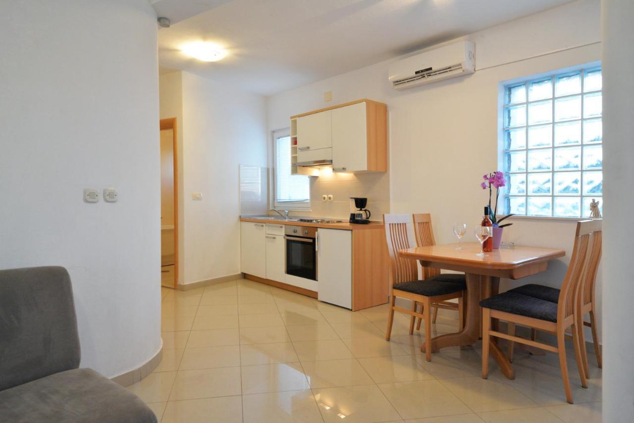 Apartmani Vedrana, Murter Luaran gambar