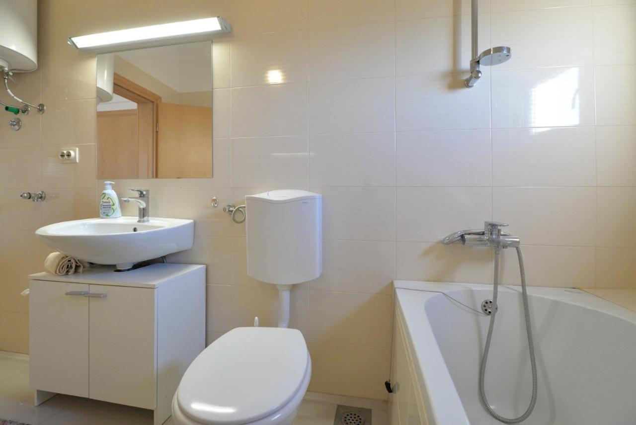 Apartmani Vedrana, Murter Luaran gambar
