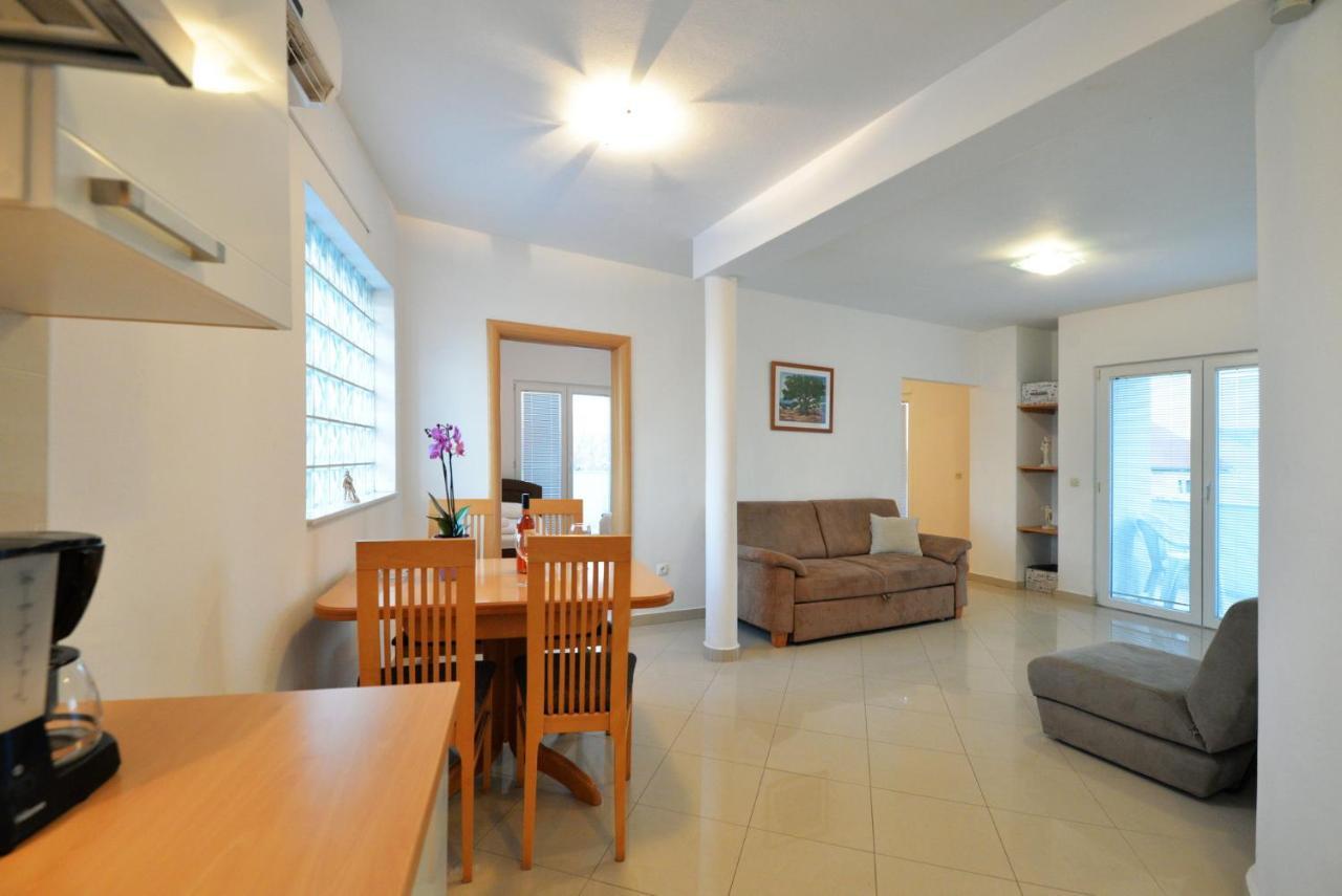 Apartmani Vedrana, Murter Luaran gambar