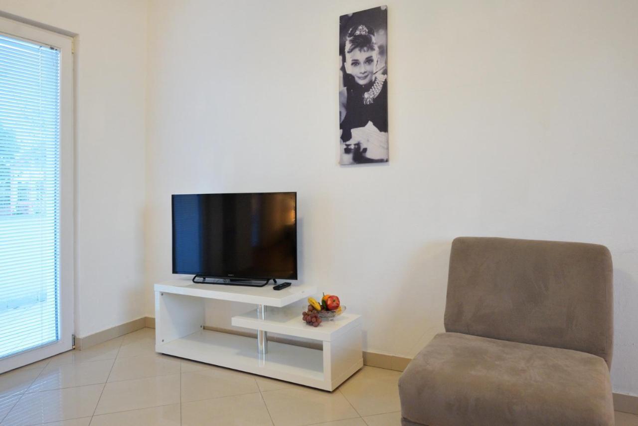 Apartmani Vedrana, Murter Luaran gambar