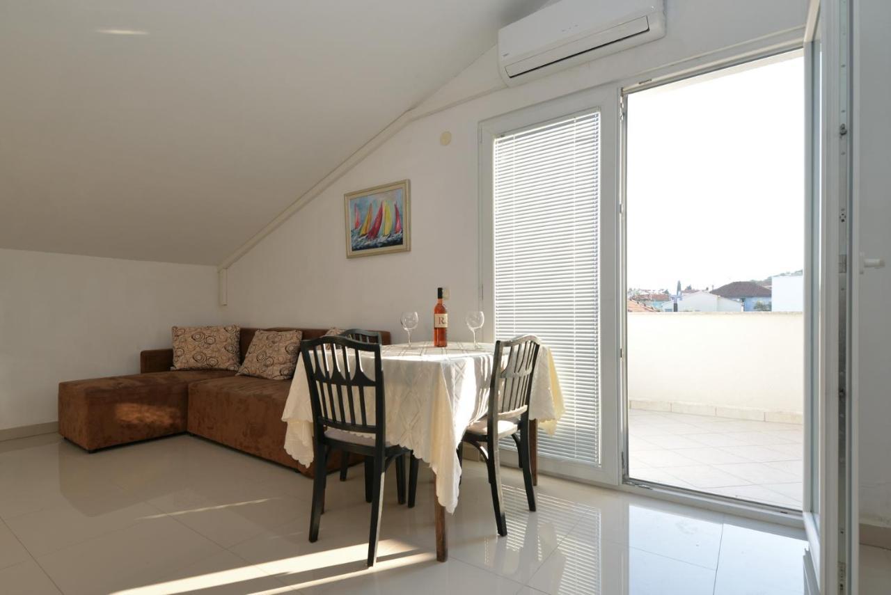 Apartmani Vedrana, Murter Luaran gambar