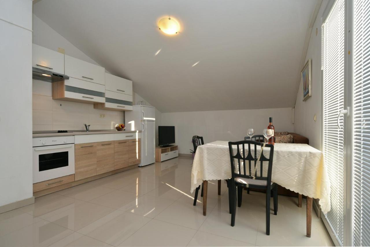Apartmani Vedrana, Murter Luaran gambar