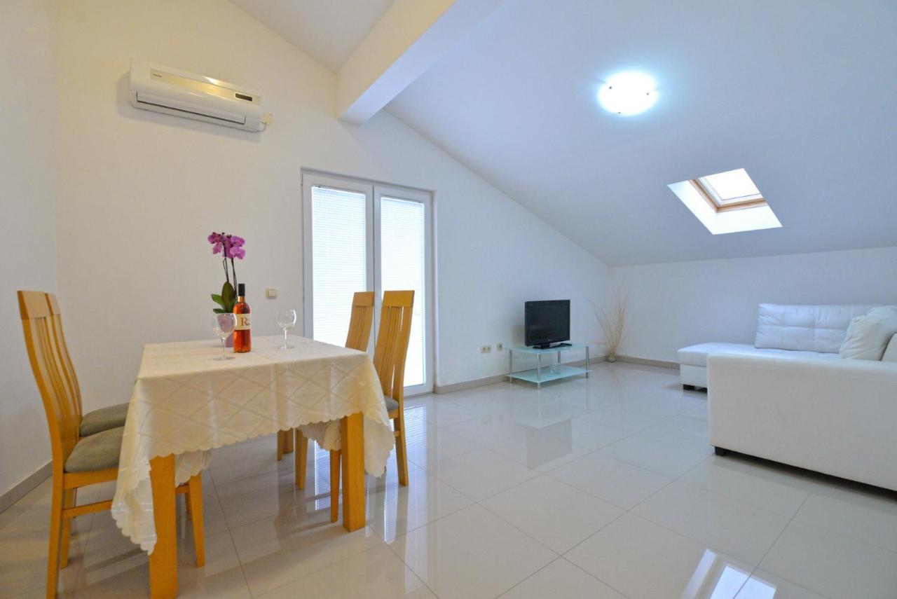 Apartmani Vedrana, Murter Luaran gambar