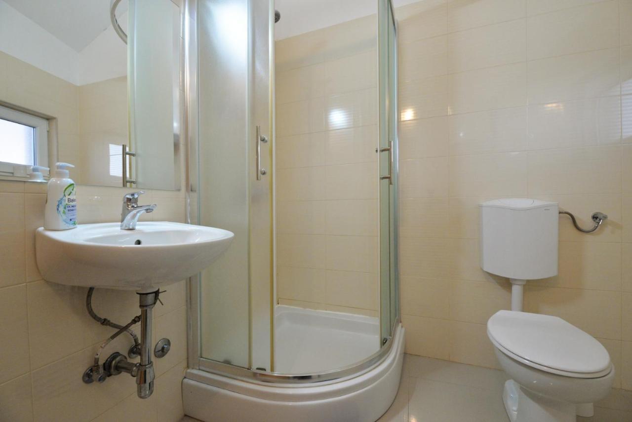Apartmani Vedrana, Murter Luaran gambar