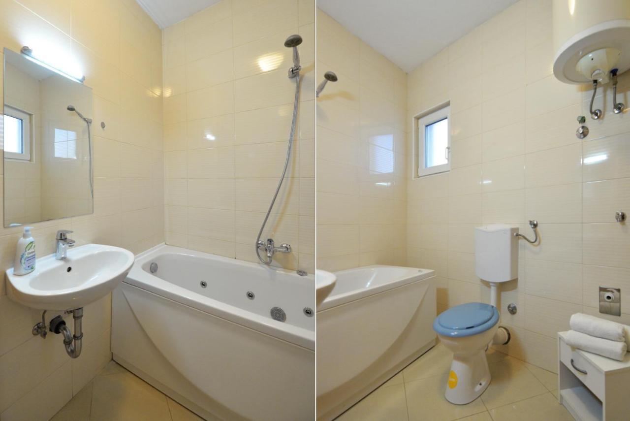 Apartmani Vedrana, Murter Luaran gambar