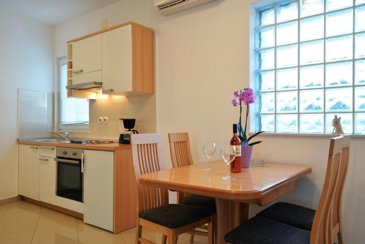 Apartmani Vedrana, Murter Luaran gambar